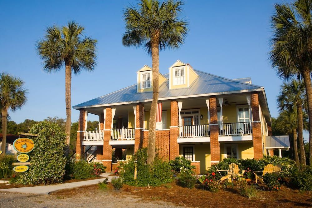 Grab a bag and get to the beach, we will take care of the rest. - Tybee Island - Bâtiment