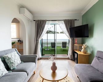 Tessa's on the Beach Boutique Hotel - Bilinga - Sala de estar