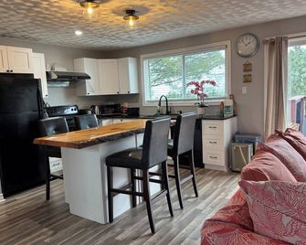 Thousand Islands Pet Friendly Home Gananoque Kingston Ontario, - Gananoque - Cuisine