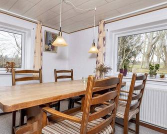 2 Person Holiday Home in Snedsted - Snedsted - Comedor