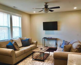 1.5 Miles From Rdu - 3 Bed/2.5 Bath - New House!!! - Morrisville - Living room