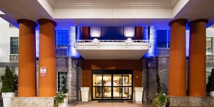 Image of hotel: Holiday Inn Express Hotel & Suites Evanston