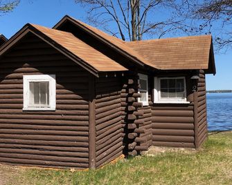 Cabin #2 - 'Kitchitikipi' - Carp Lake