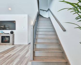 Le chardonnay 3 bedroom town house - Mirabel - Escaleras