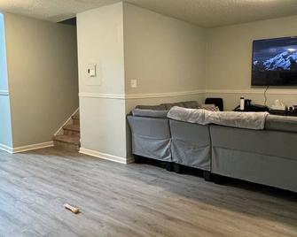 Charming urban shared home - Decatur - Living room