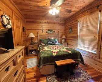 Charming Lakefront Mountain Cabin - Mill Spring - Habitación
