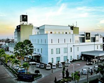 Grand Elite Hotel Pekanbaru - Pekanbaru - Building
