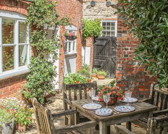 Pinings Yard - Yarmouth - Patio