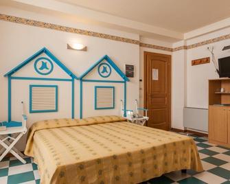 Hotel Resort Marinella - Gabicce Mare - Camera da letto
