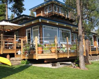 A Delightful Sailor's Home with a Spectacular Waterfront Location - Somers - Patio