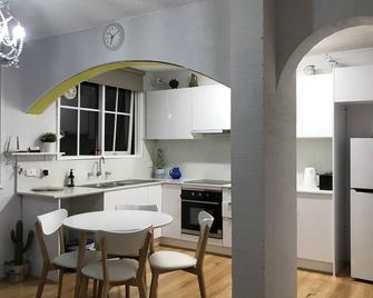 Santa Monica Apartment - Carnegie - Phòng bếp