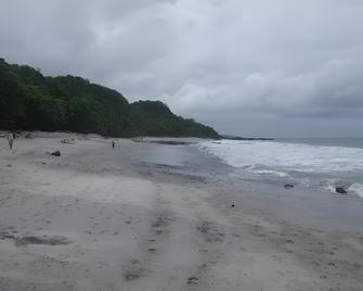 Howler Monkey Hotel - Montezuma - Praia
