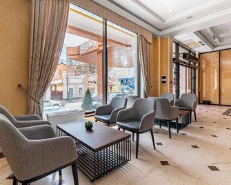 فندق ريجنسي - تشيسيناو - ردهة