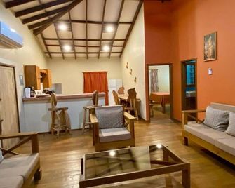 Casa Café Roatan, Honduras - Oak Ridge - Living room