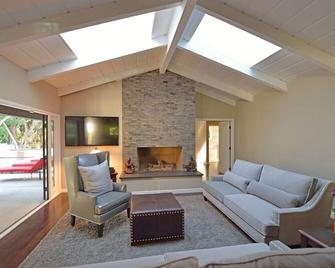 Hollywood Hills Spanish Contemporary - Ask About Monthly Specials - Los Angeles - Living room