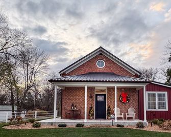 Schoolhouse: Dog-friendly, Large Yard, near Purina, Wheelchair friendly - Washington - Gebouw