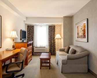 Staybridge Suites San Antonio-Airport By IHG - San Antonio - Living room