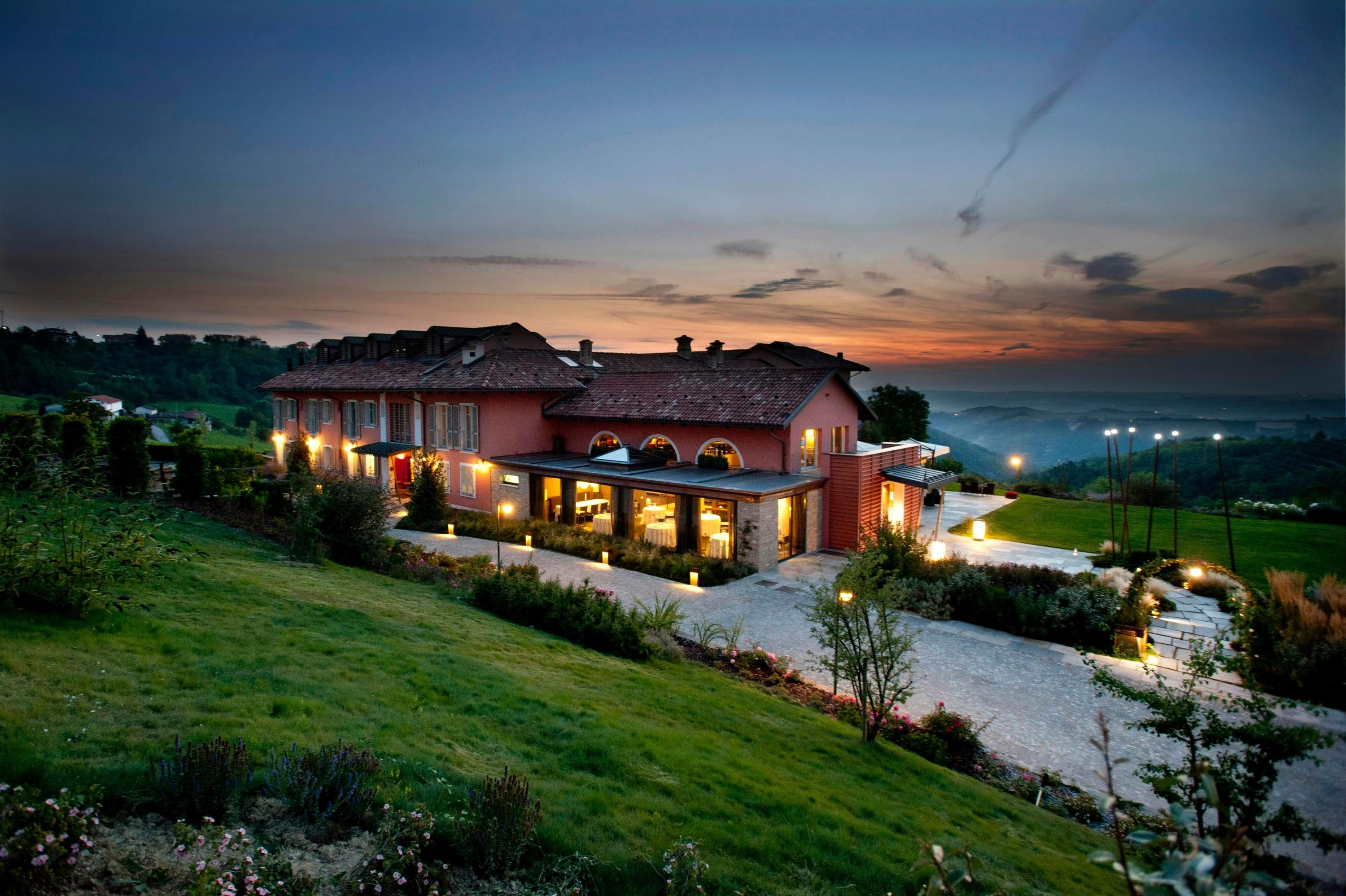 Relais Villa D'Amelia - Alba - Bina