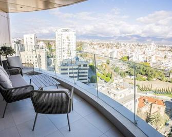 360 Nicosia - Luxury Apartment Panoramic View - Nicosia - Balcony