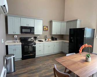 One Zero Five Stay 300 - Barre - Kitchen