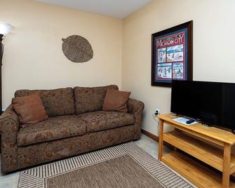 A Suite Place .5 mi from Beach 3 - Michigan City - Obývací pokoj