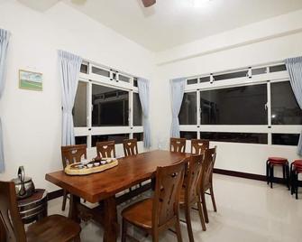 Dong Ding Homestay - Lugu Township - Comedor