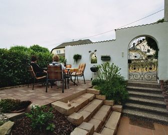 Peaceful vacation apartment in the ideal wine village of Leiwen an der Mosel - Leiwen - Patio