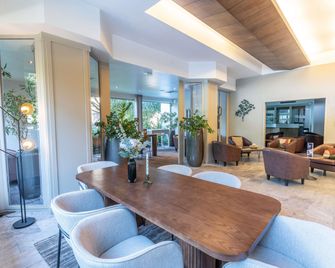 Hôtel Mercure Besançon Parc Micaud - בזאנסו - בניין