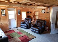 Beautiful Log Cabin Secluded In The Woods - Black River Falls - Sala de estar