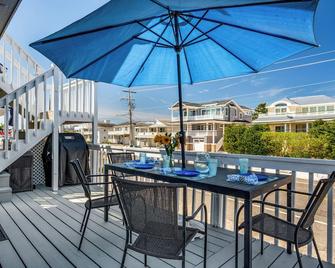 May 148 A Night - Pet Friendly 1br Condo Oceanfront Perfect For A Couple!! - Beach Haven - Balkón