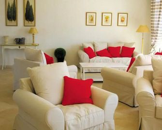 Résidence Lagrange Vacances Les Bastides des Chaumettes - Montauroux - Wohnzimmer