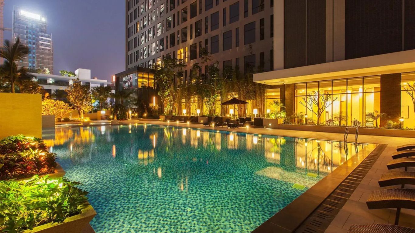 ذا ساميت هوتل