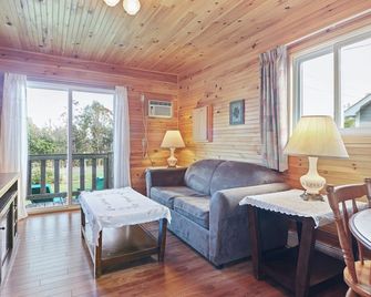 Avonlea Cottages - Cavendish - Living room