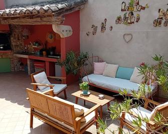 Beautiful house in the heart of the old village - Espeluche - Patio