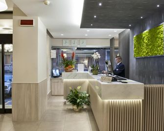 Hotel Gamma - Milan - Front desk
