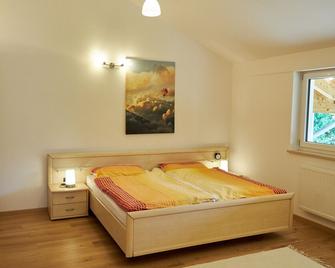 Stylish, spacious holiday home in the Fünfseenland - Gilching - Bedroom