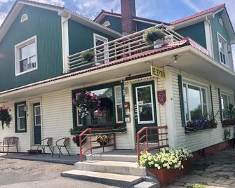 Motel St Hilaire - Mont-Saint-Hilaire - Будівля