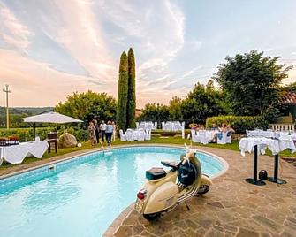 Tinello San Urbano - Prepotto - Piscina