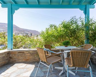 Ragousis Apartments - Parikia - Balcony