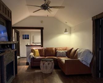 Welcome to the Ocean Front Cowibbean Cottage - Cowichan Bay - Living room