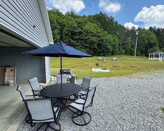 Ellicottville Chalet & Cottage 5 Mi to Village - Salamanca - Patio