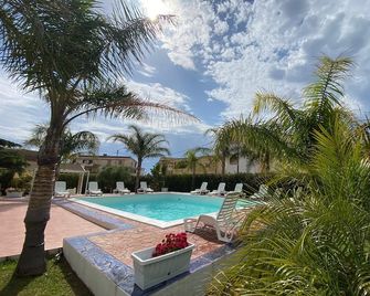 Verter Home B&B - Isola di Capo Rizzuto - Pool