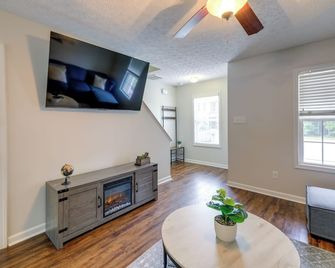 Havelock Home Private Yard, 2 Mi to Cherry Point! - Havelock