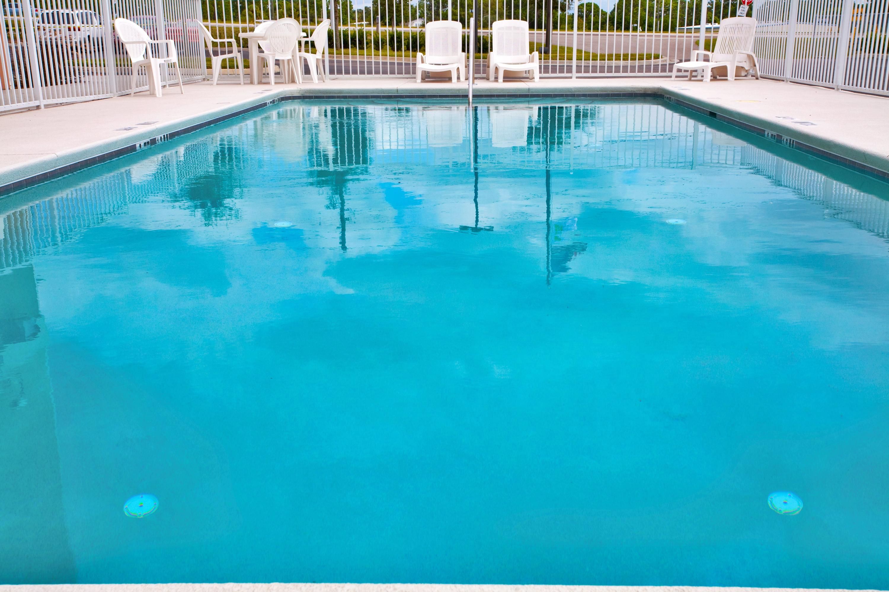 Holiday Inn Express & Suites Brooksville West By IHG - Brooksville - Bazén
