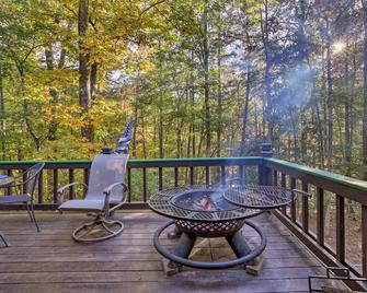 Blairsville Cabin with Private Hot Tub! - Brasstown - Balcony