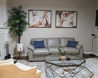Super Clean Comfortable Townhome -Sleeps 6-Home Away From Home! \n\n\n\n\n\n\n\n\n\n\n\n\n\n\n\n - Suwanee - Living room
