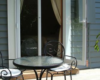 Olde Mill House B&B & Bike2Wine cycle hire - Renwick - Patio