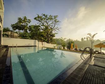 Escapade By Lvb - Moratuwa - Piscina