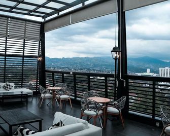 Four Points by Sheraton Bandung - Bandung - Balcony