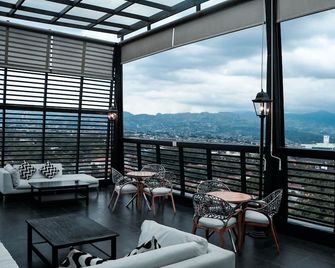 Four Points by Sheraton Bandung - Bandung - Balkon